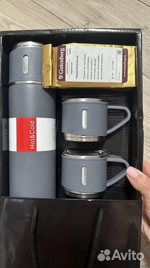 Термос с кружками