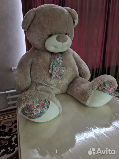 Плюшевый медведь огромный