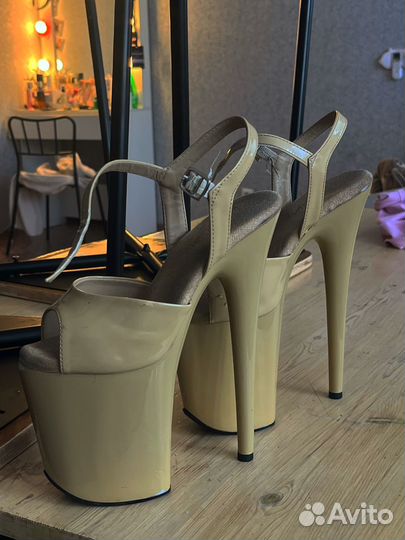 Стрипы pleaser тройки 36 бежевые