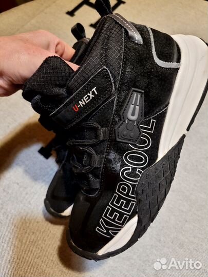 Кроссовки на мальчика 36 размер новые