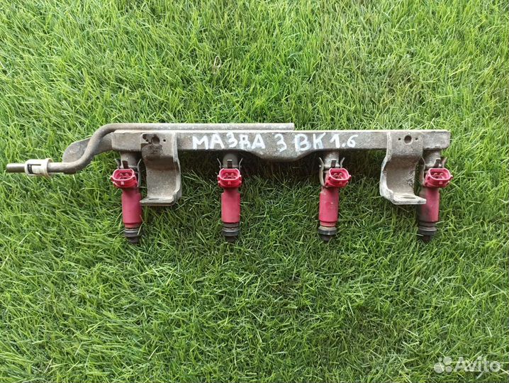 Топливная рампа с форсунками Mazda 3 BK 1.6