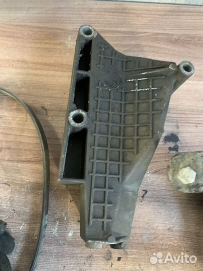 Кронштейн генератора калинаи опора двигателя