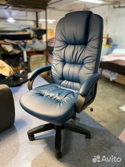 Офисное кресло