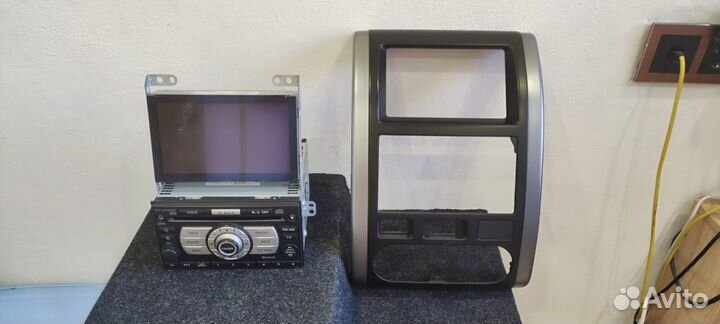 Штатная магнитола с рамкой Nissan Xtrail T31 08г