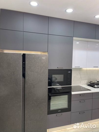 Кухня до потолка современная. Цена за всю кухню: