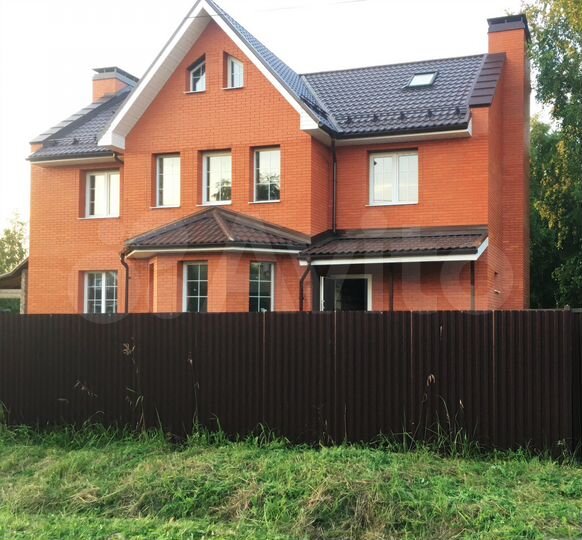 Дом 300 м² на участке 10 сот.