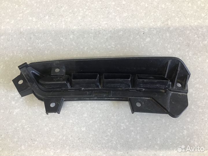 Кронштейн переднего бампера правый Kia Sorento IV