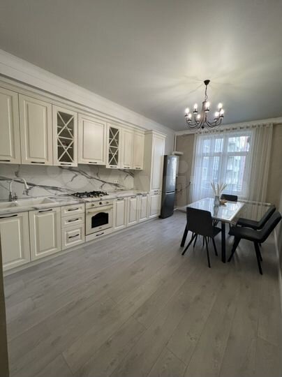 2-к. квартира, 72 м², 4/18 эт.