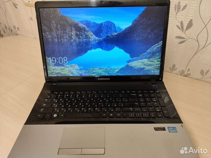 Ноутбук Samsung 17.3'' i3 / 8Gb / SSD 250Gb