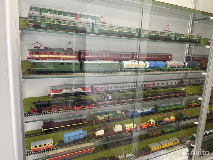 Витрина стеллаж полка для коллекции