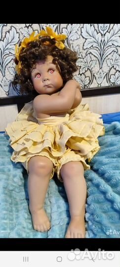 Кукла фарфоровая