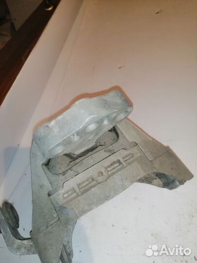 Подушка двигателя на Шевроле Круз