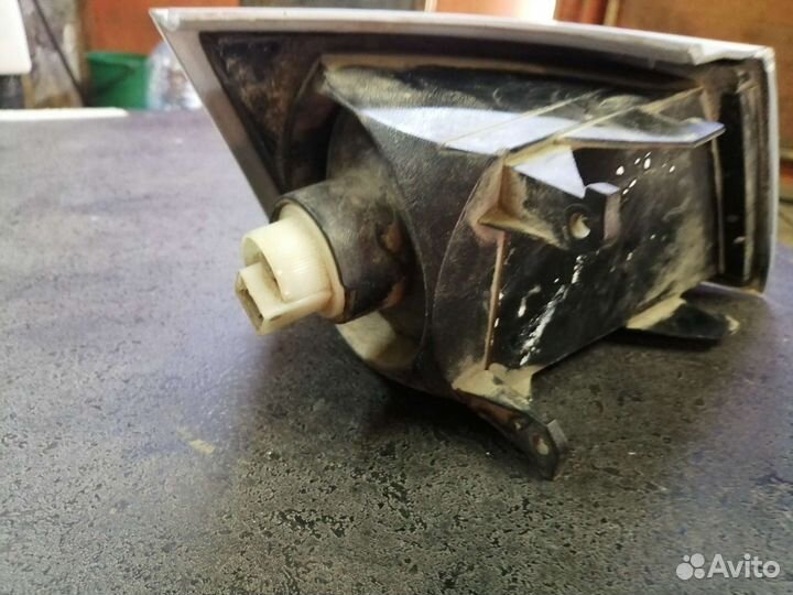 Поворотник левый 2110