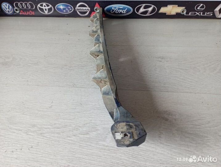 Крепление бампера заднее правое Skoda Octavia A5