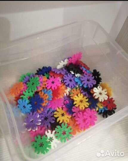 Детский конструктор. Много разных