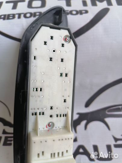 Кнопки стеклоподъемников toyota corolla-auris