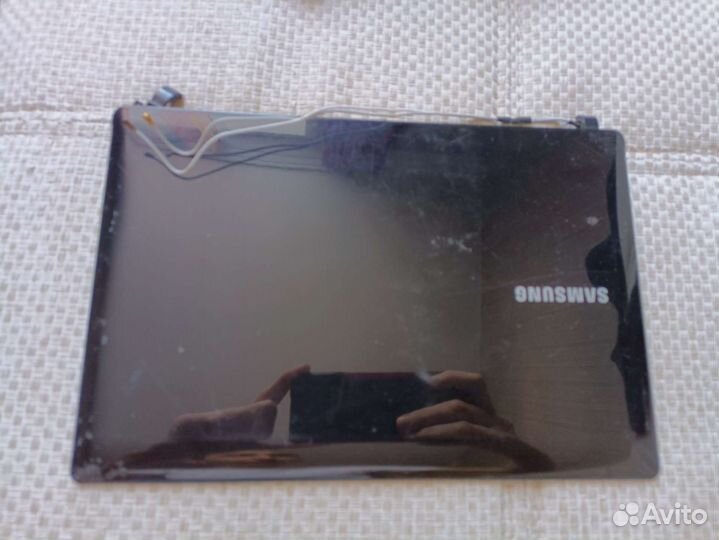 Корпус, рамка матрицы,петли samsung n150 plus