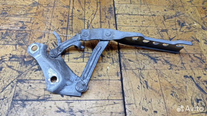 Петля капота правая Skoda Superb 2.2 2008-2015