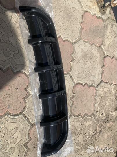 Задний диффузор универсальный черный глянцевый