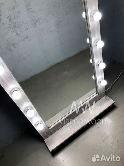 Гримерное зеркало с лампочками во весь рост