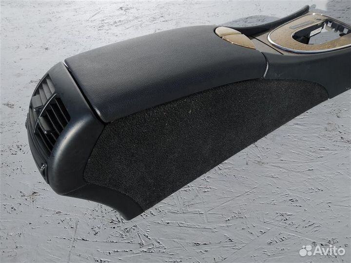 Подлокотник Mercedes E-Class W211