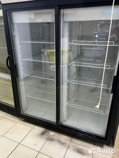Холодильный шкаф -витрина для напитков