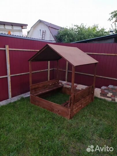 Детская песочница с крышей