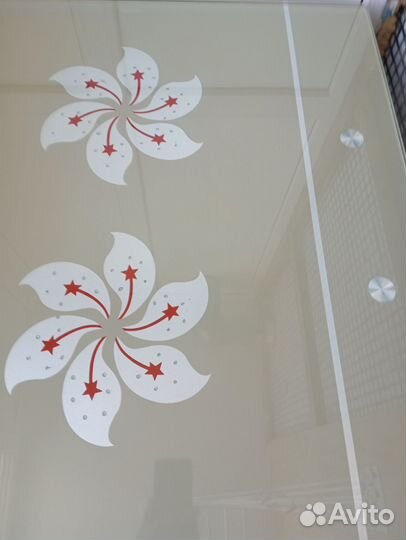 Кухонный стол стеклянный