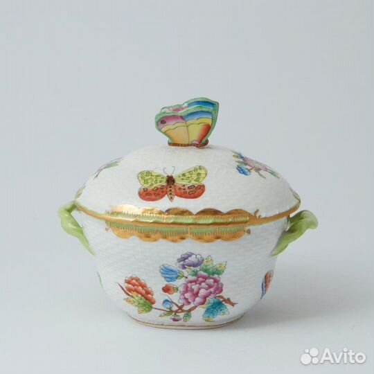 Сахарница с бабочкой на крышке
