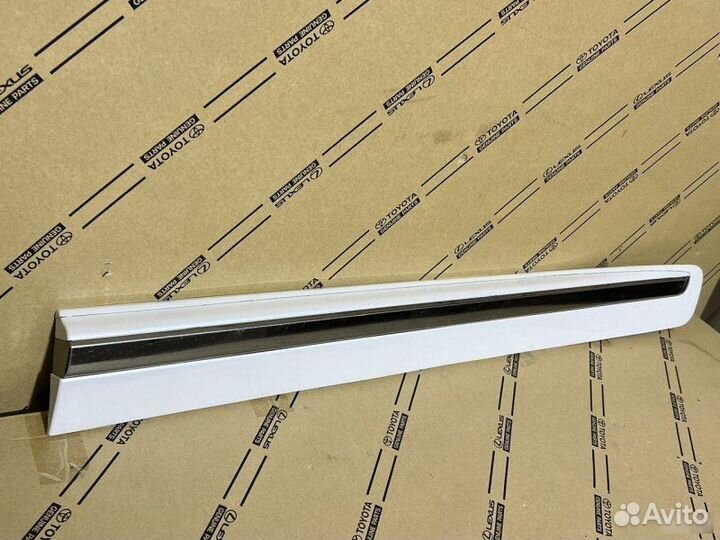 Молдинг двери передний правый Lexus Lx 570