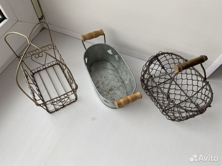 Корзинки, шкатулка, подсвечники, статуэтки