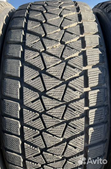 Bridgestone Blizzak DM-V2 285/45 R22 110T