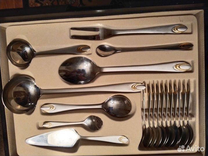 Набор столовых приборов на 12 персон