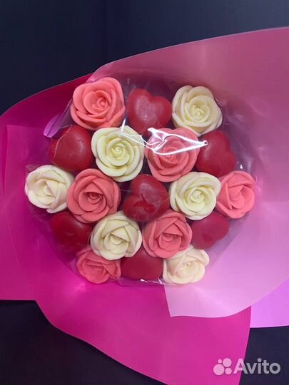 Шоколадные Розы и Сердца - 19 шт в Букете