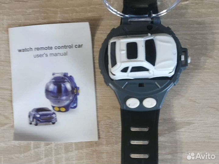 Машинка в браслете