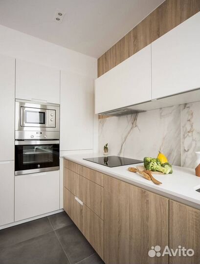 Кухня белая с деревом со склада