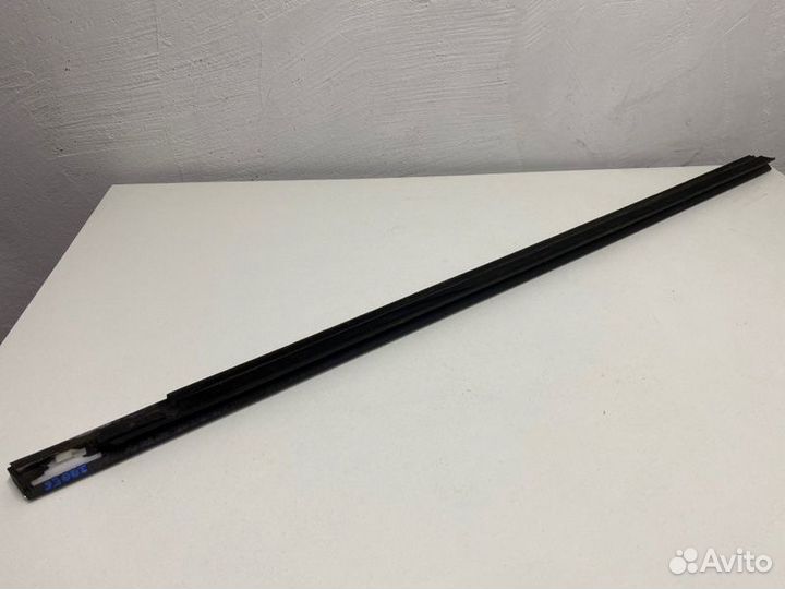 Накладка стекла переднего левого Ford Mondeo Iv