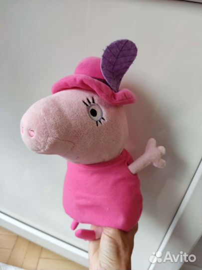 Игрушки Мама Свинки Пеппи и плюшевая гусеница