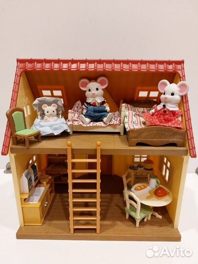 Sylvanian families домик с мебелью и зверушками