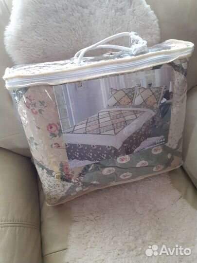 Пледы и покрывало