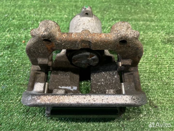 Суппорт тормозной задний левый Mercedes-Benz