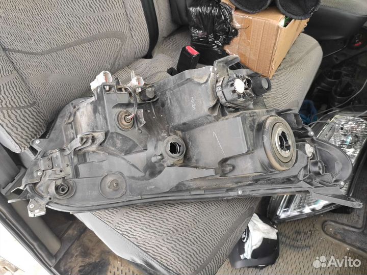 Фара левая Toyota Rav 4 CA40 (2015-2019) галоген