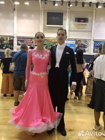 Пошив фраков для танцев