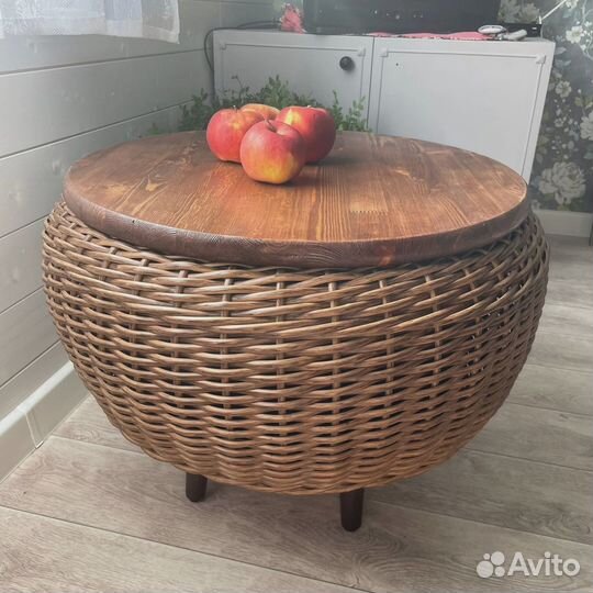 Столик из искусственного ротанга