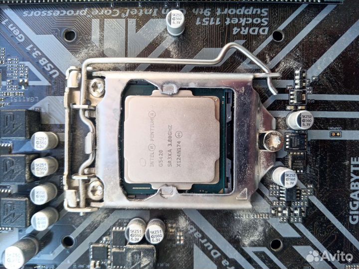 Материнская плата с процессором в подарок