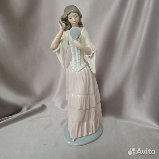 Фарфоровая статуэтка Lladro Nao Испания