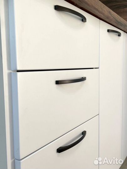 Компактная светлая кухня