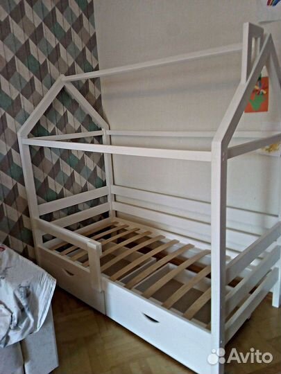 Кровать домик