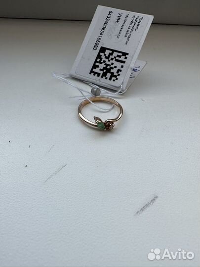 Золотое кольцо с природным изумркдом и бр