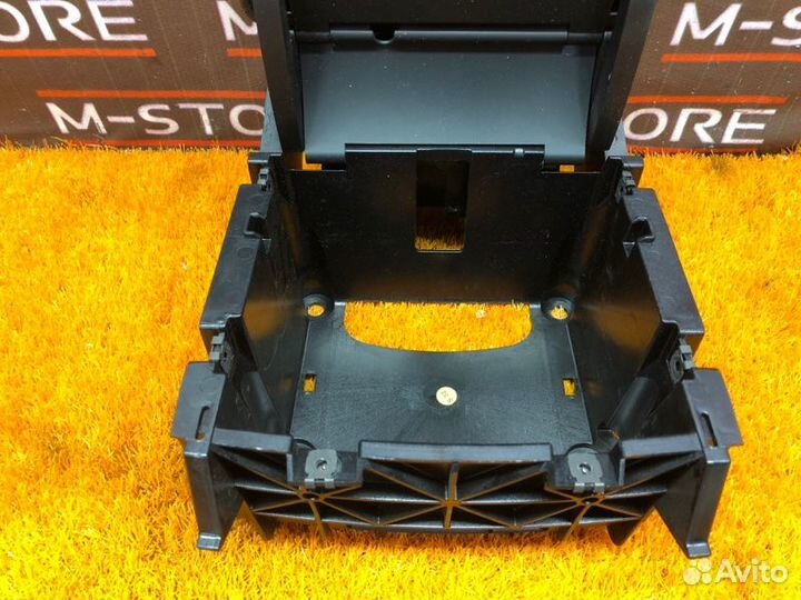 Подлокотник Volkswagen Touareg 7L BHK 2007